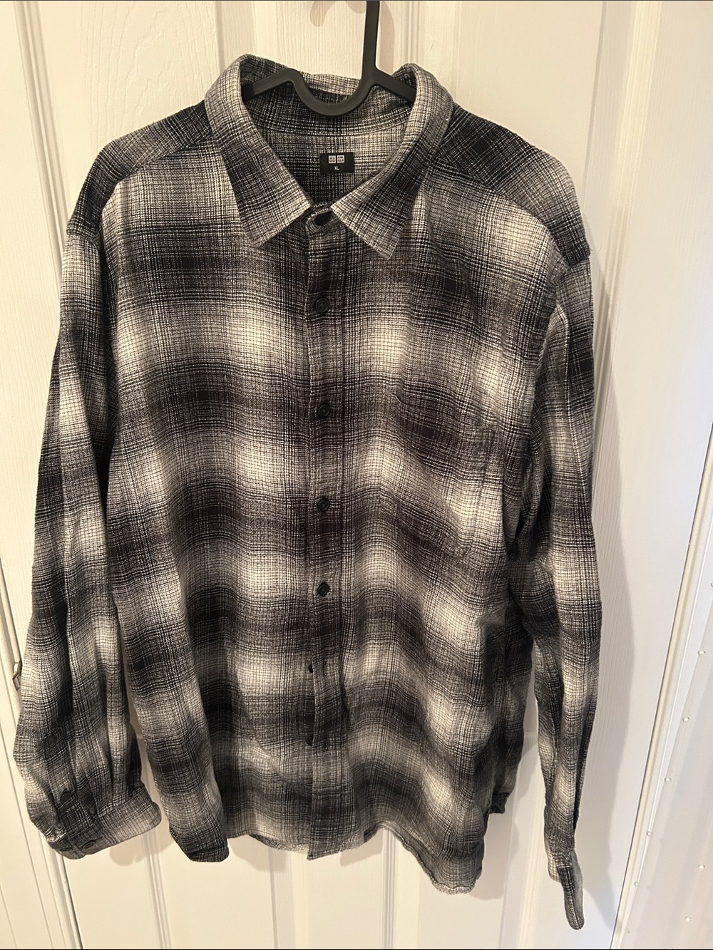 Uniqlo Men’s Black & White Plaid Button-Down Shirt